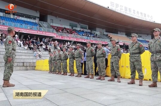 【湖南教育融媒】岳阳汨罗：2025架无人机闪耀夜空 迷彩民兵硬核护航