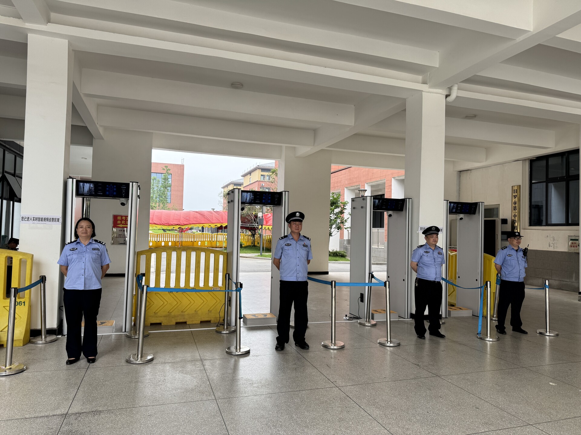 汨罗派出所开启“护航模式” 全力保障高考平安有序