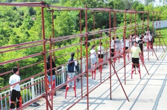 【岳阳日报】高跷“踩”进课堂 汨罗长乐少年解锁非遗新玩法