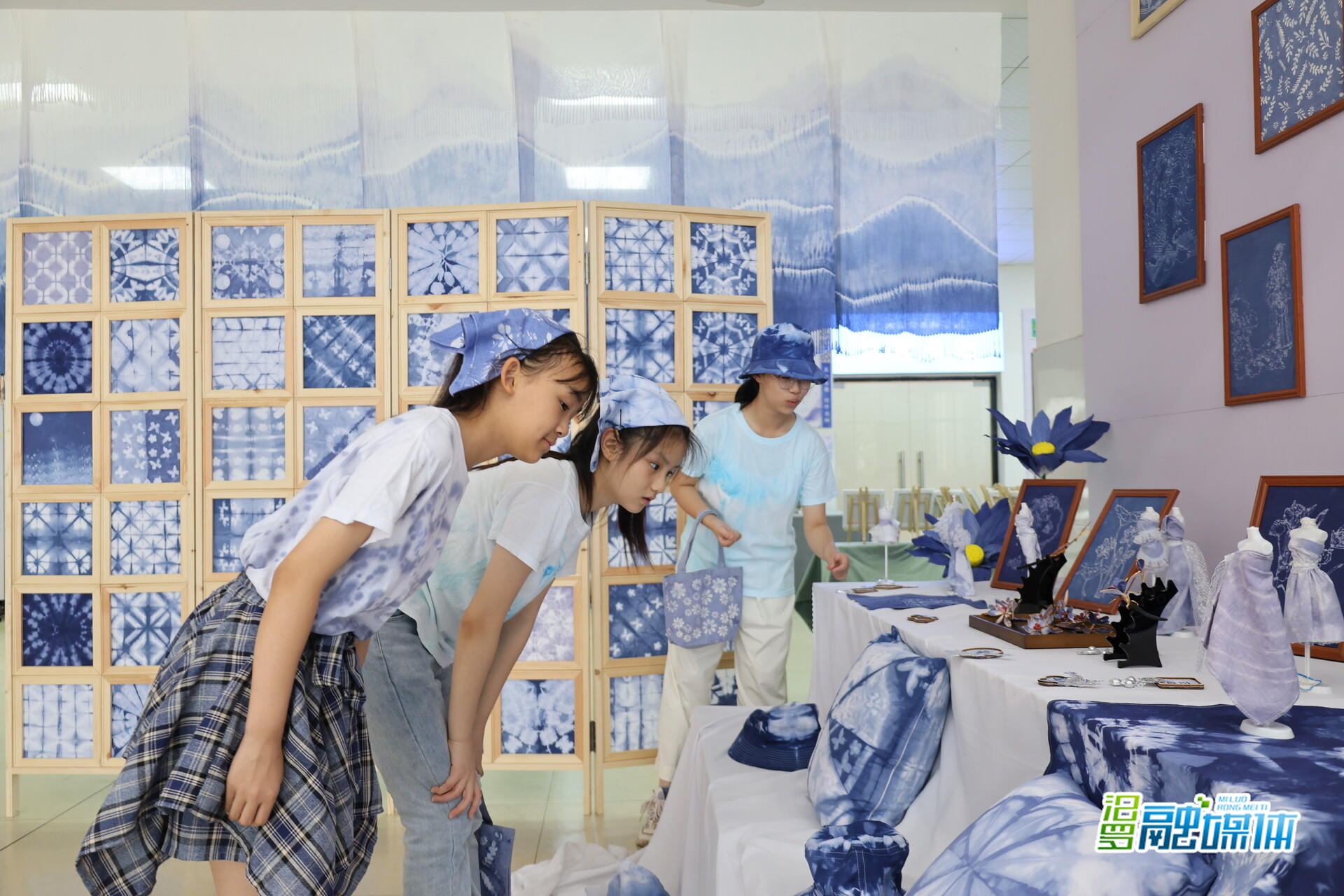 千名学子巧手绘童梦 正则学校美术社团作品展精彩呈现