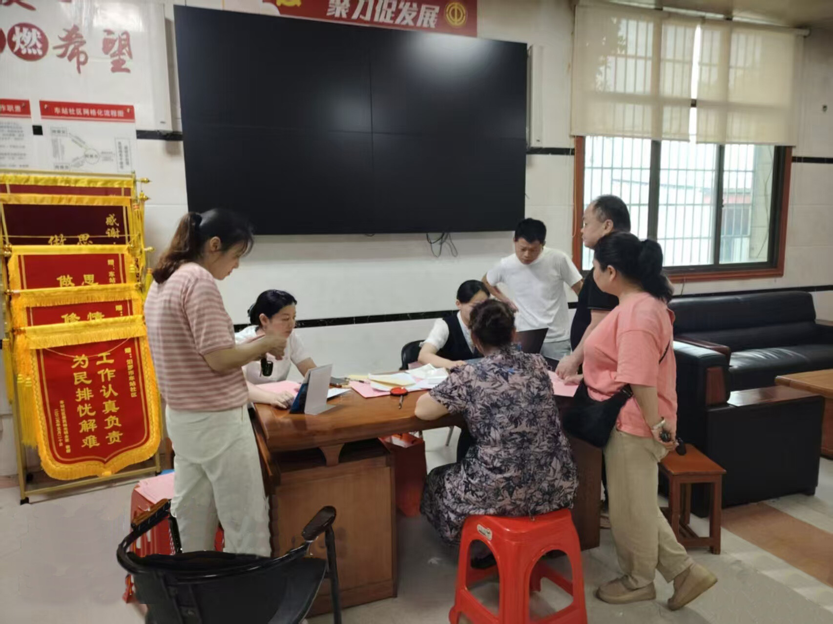 服务送到家门口！汨罗港华燃气在车站社区开展一站式集中通气
