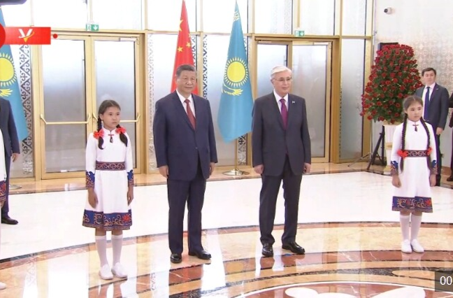 独家视频丨中哈两国元首共同欣赏哈萨克斯坦少年儿童的文艺表演