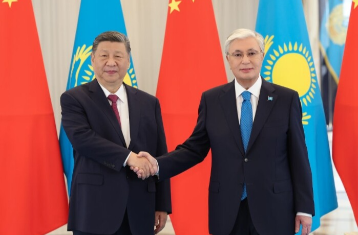 习近平同哈萨克斯坦总统托卡耶夫会谈