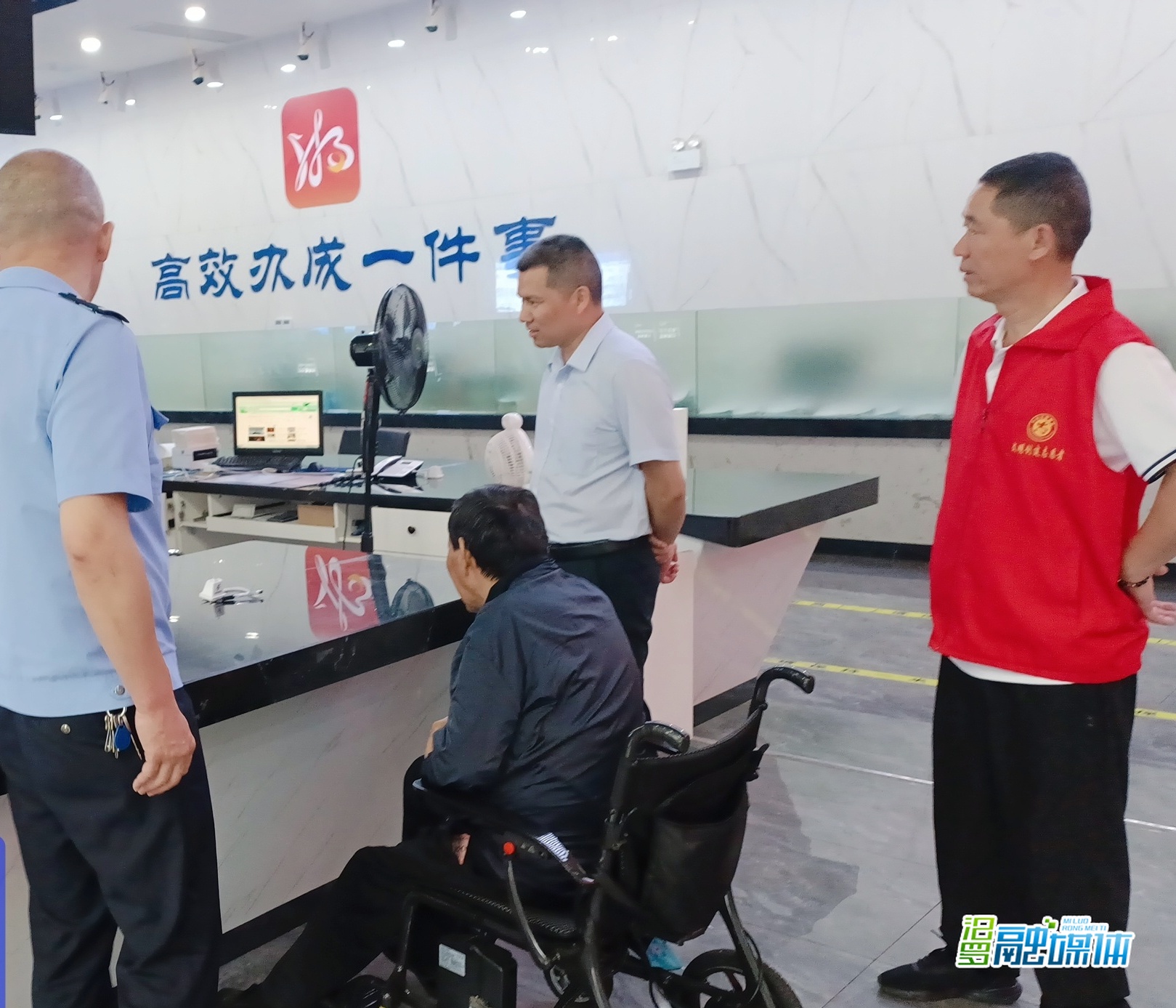 汨罗市政务服务中心：窗口热情服务获市民“隔空”点赞