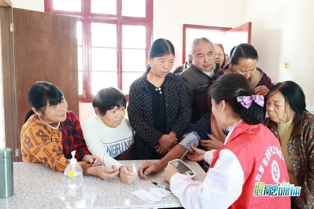 这场全国性会议上，朱平波代表汨罗分享“三助”养老服务模式