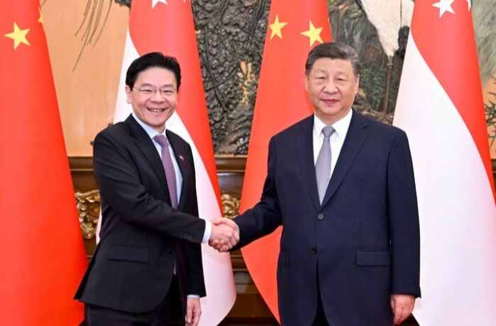 习近平会见新加坡总理黄循财