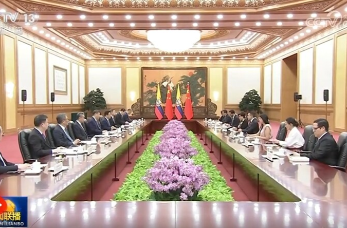 习近平会见厄瓜多尔总统诺沃亚