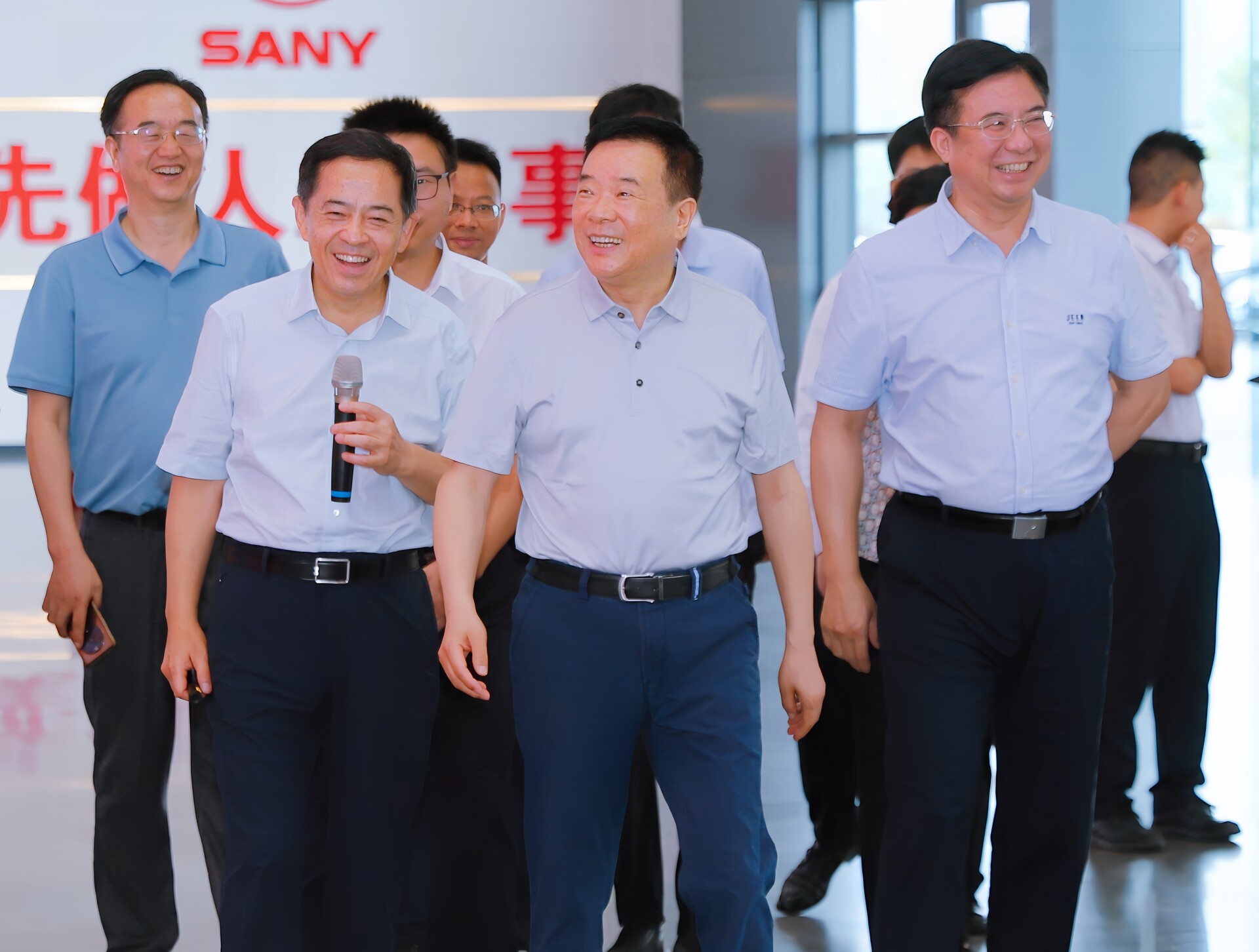 陈飞率队赴汨罗参加省人大代表第六代表小组主题活动