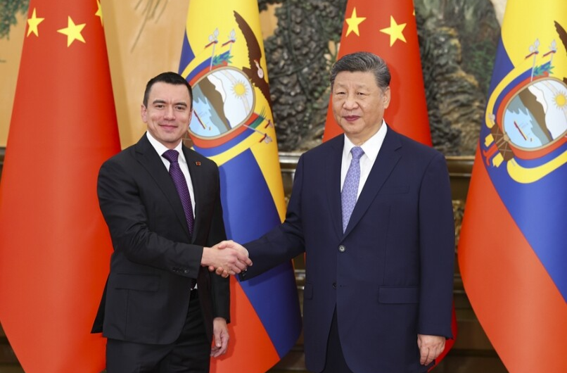 习近平会见厄瓜多尔总统诺沃亚