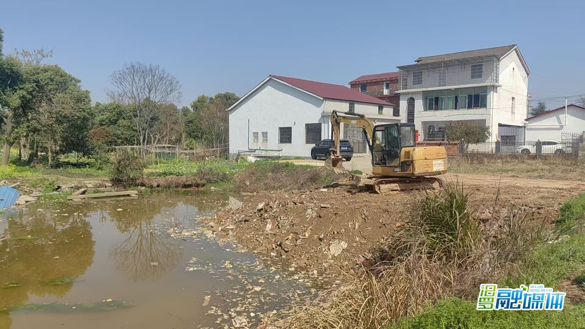 邻近新人民医院，汨罗新增一免费停车场
