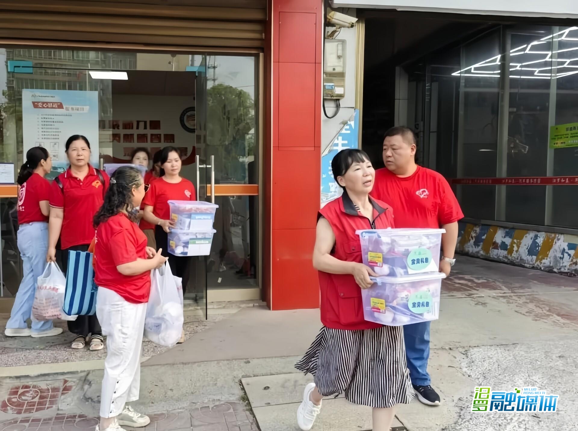 汨罗志愿者顶酷暑走访“逆风宝贝” 送去关爱与清凉
