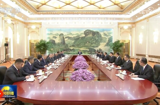 习近平集体会见上海合作组织成员国外长理事会会议外方代表团团长