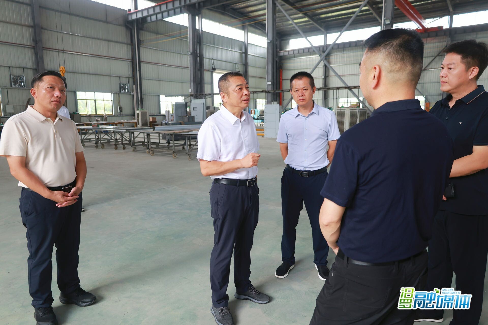 朱平波调研农业农村重点工作和红色美丽村庄建设