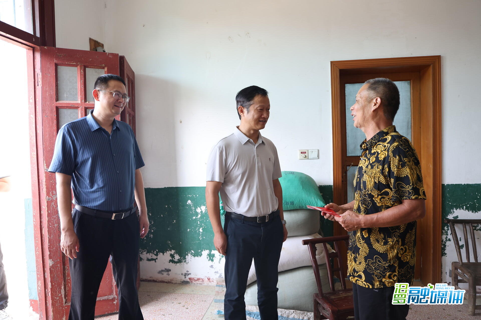 林恒求“八一”慰问困难退役军人并调研乡村振兴工作