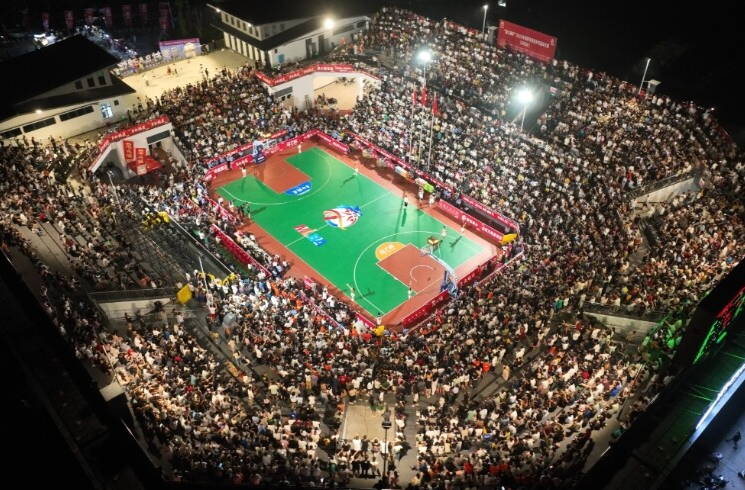 【人民日报】汨罗“村BA”万人决赛夜，点燃乡村活力