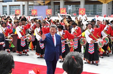 习近平在出席西藏自治区成立60周年庆祝活动后返回北京