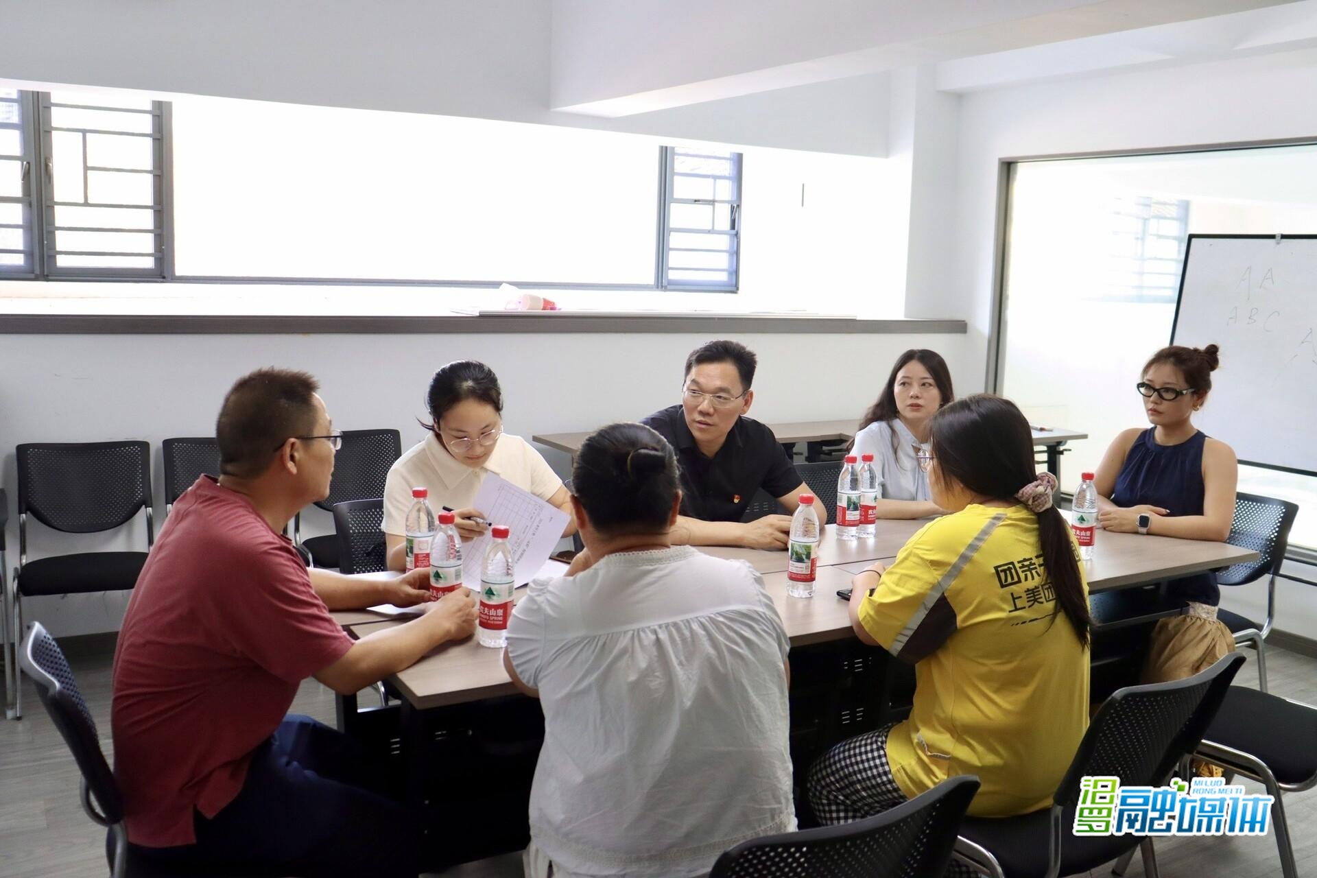 汨罗市多部门联合开展新就业群体慰问活动