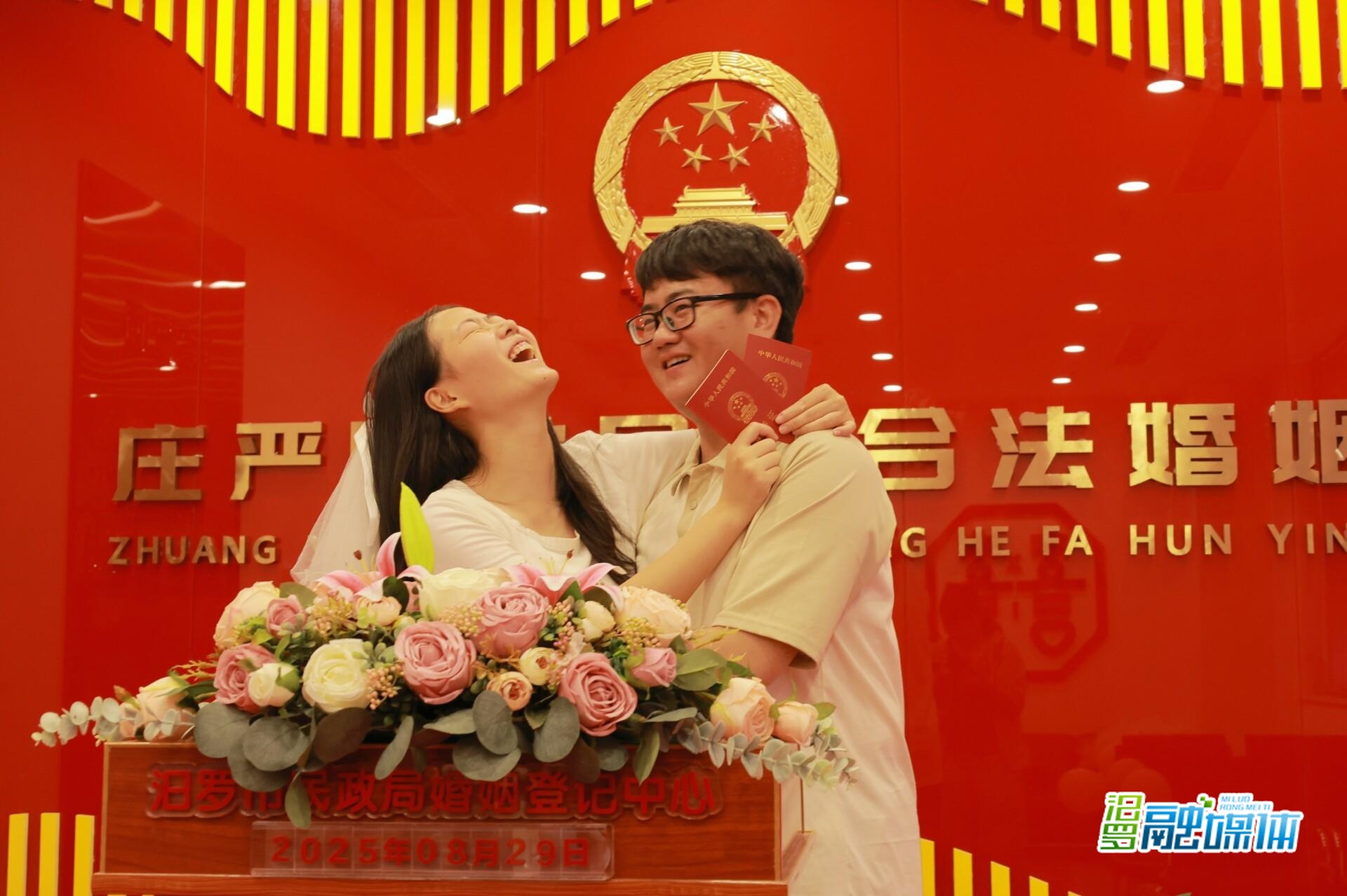 七夕的“汨罗浪漫”：39对新人在文明新风中开启幸福旅程