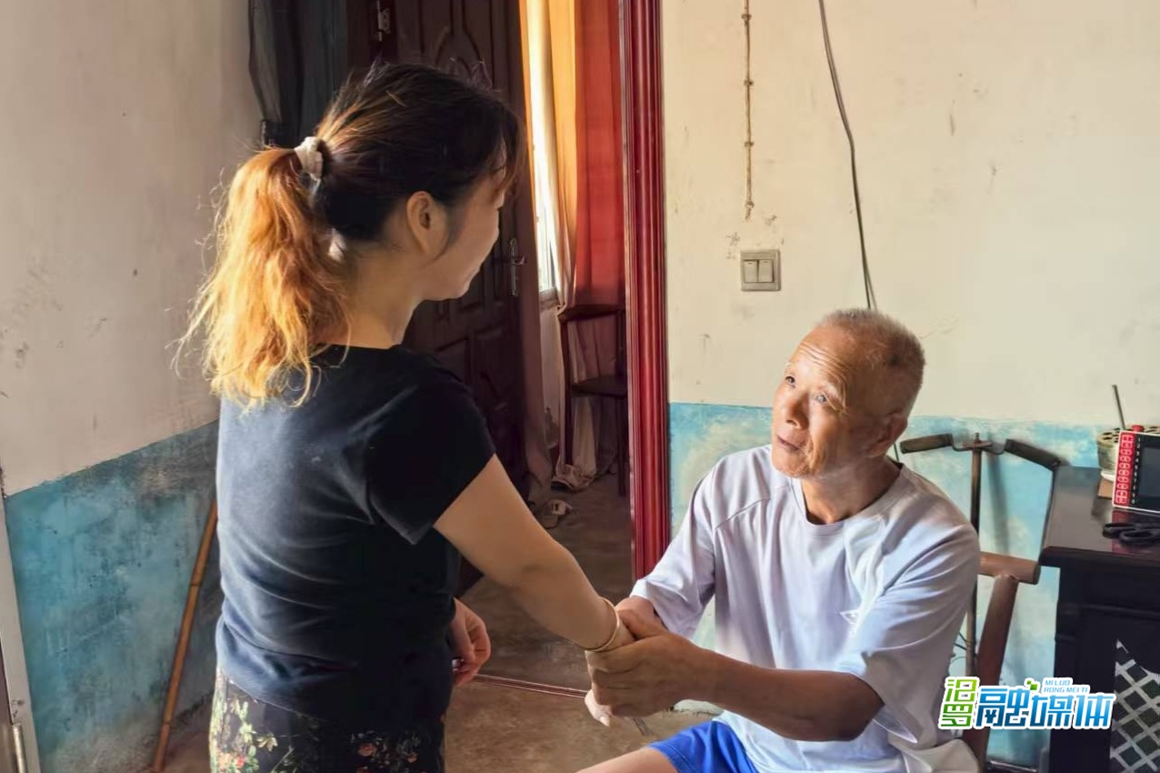“都是邻里乡亲的，帮个忙是应该的。”白塘镇汨北村村民合力救助中暑老人