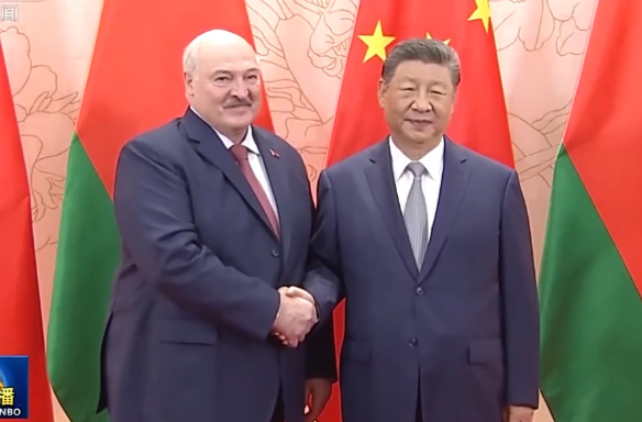 习近平会见白俄罗斯总统卢卡申科