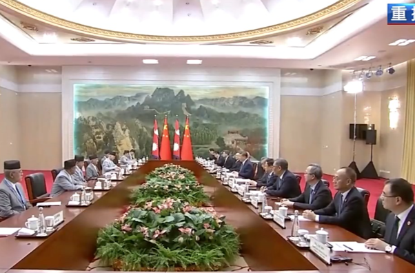 习近平会见尼泊尔总理奥利