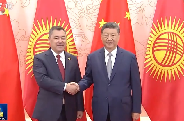 习近平会见吉尔吉斯斯坦总统扎帕罗夫