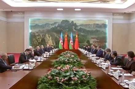 习近平会见阿塞拜疆总统阿利耶夫