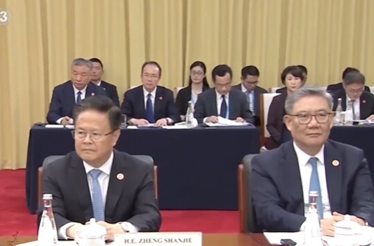 习近平会见亚美尼亚总理帕什尼扬