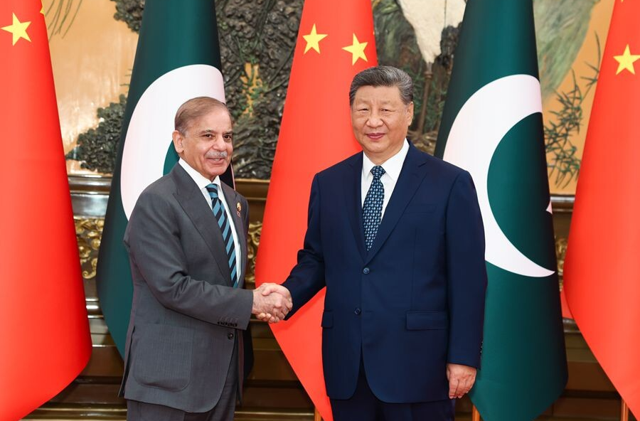 习近平会见巴基斯坦总理夏巴兹