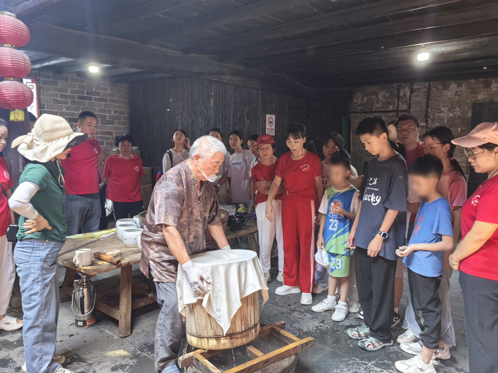 汨罗志愿者带领“逆风宝贝”共度别样实践日