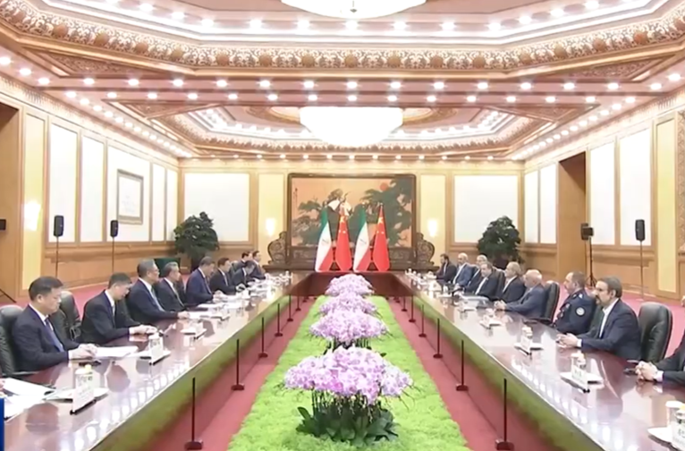 习近平会见伊朗总统佩泽希齐扬