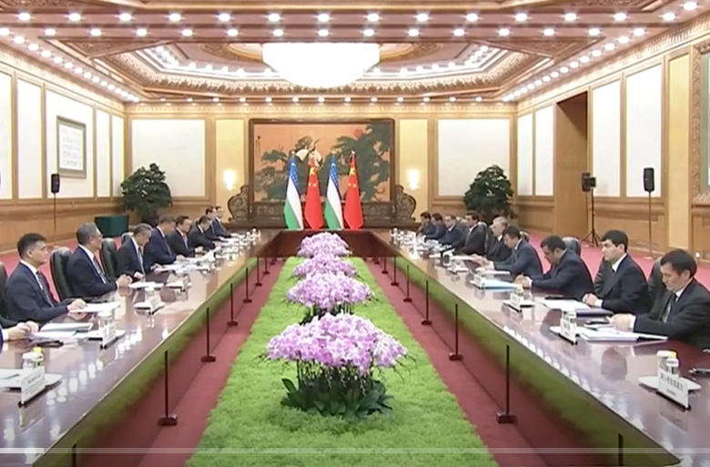 习近平会见乌兹别克斯坦总统米尔济约耶夫