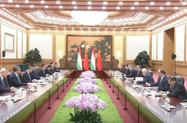习近平会见塔吉克斯坦总统拉赫蒙