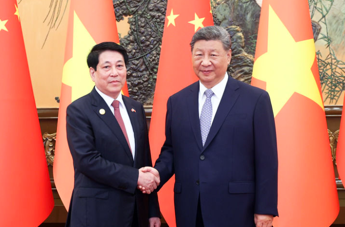 习近平会见越南国家主席梁强