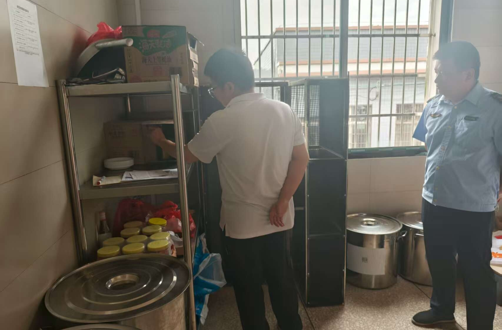 大荆镇：开展校园食品安全检查 保障师生用餐安全