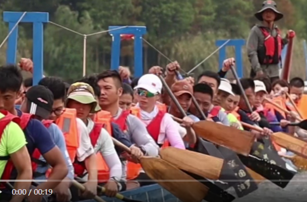 【学习强国】区县新闻丨汨罗：一船60人同挥桨！“巨无霸”龙舟引众人打卡