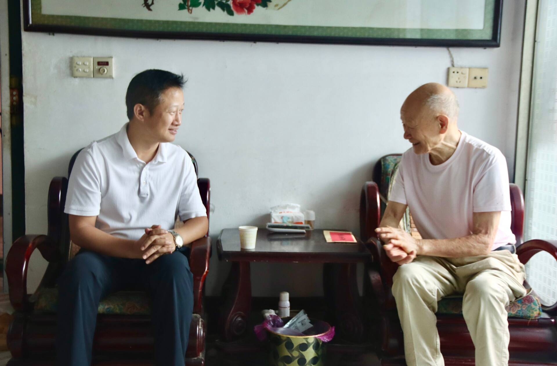 林恒求走访慰问教师代表