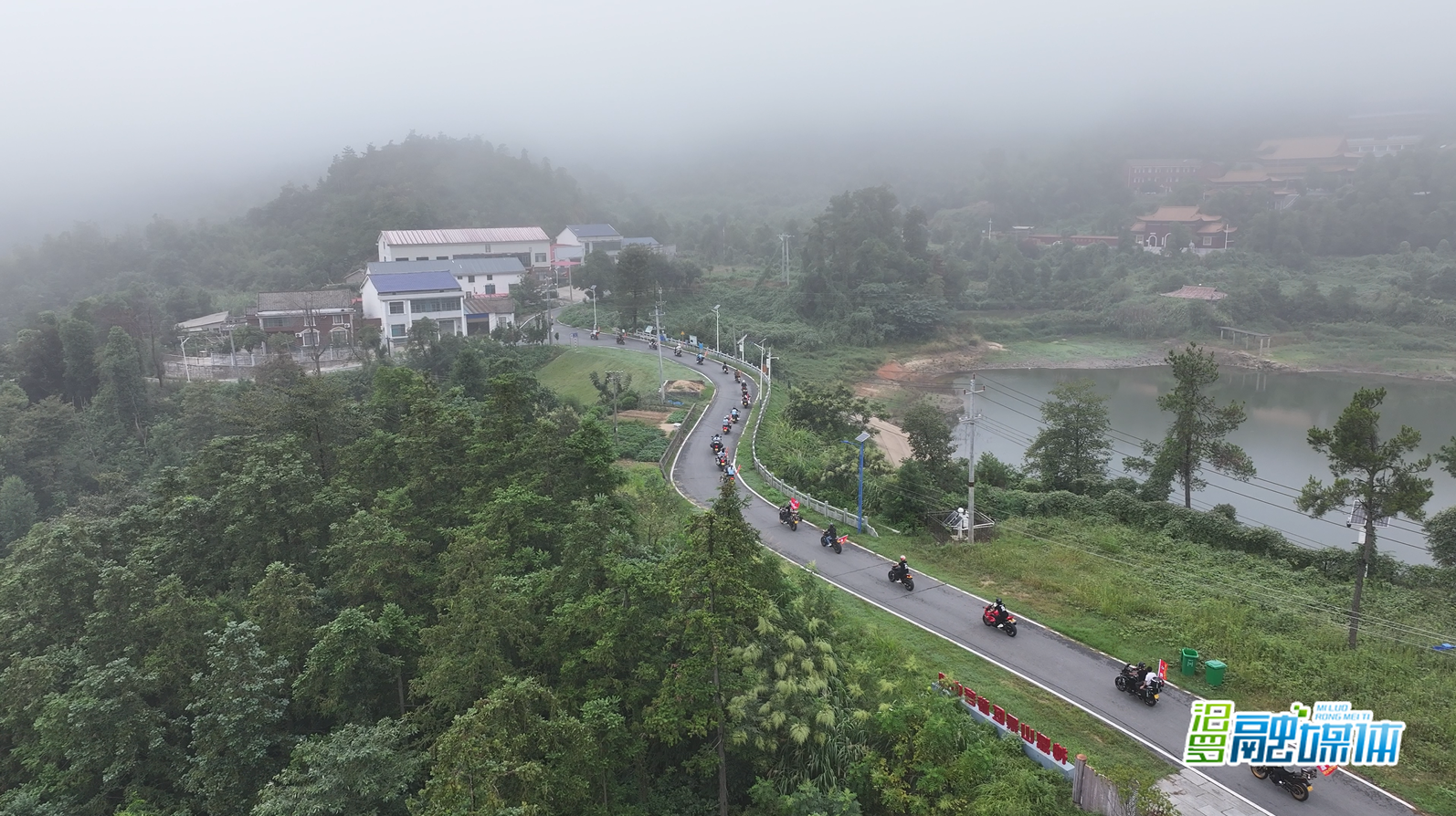 青山绿水间，铁骑护航！汨罗机车志愿者探营“山马”赛道