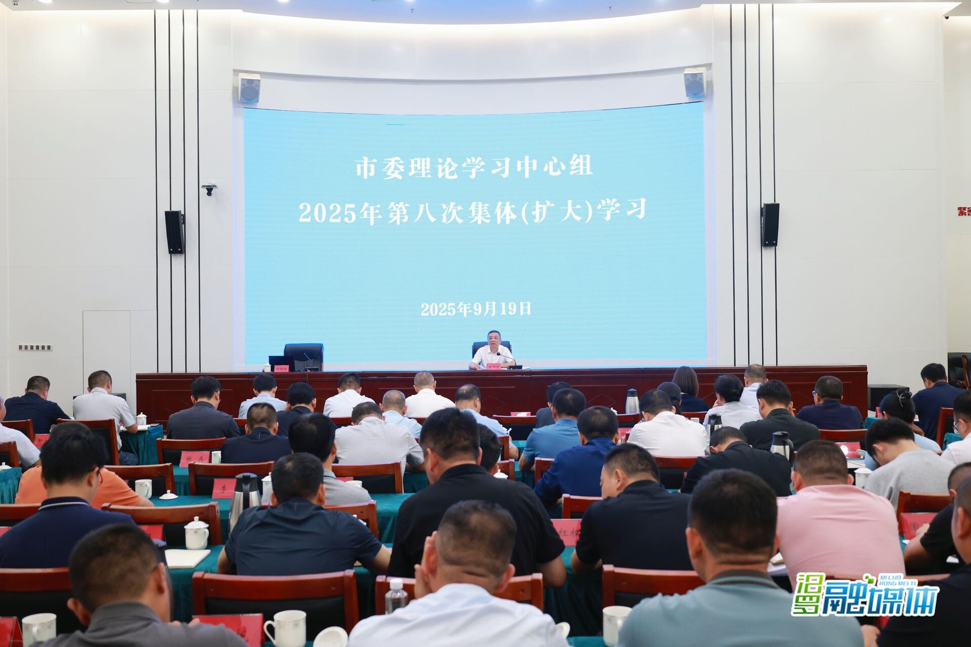 汨罗特邀人工智能专家为领导干部授课，拥抱AI时代