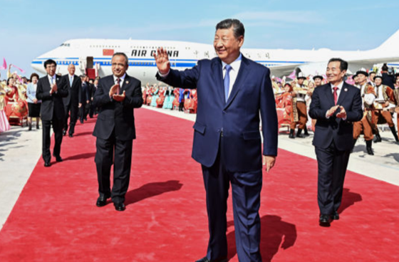 独家视频丨习近平率中央代表团乘专机抵达乌鲁木齐