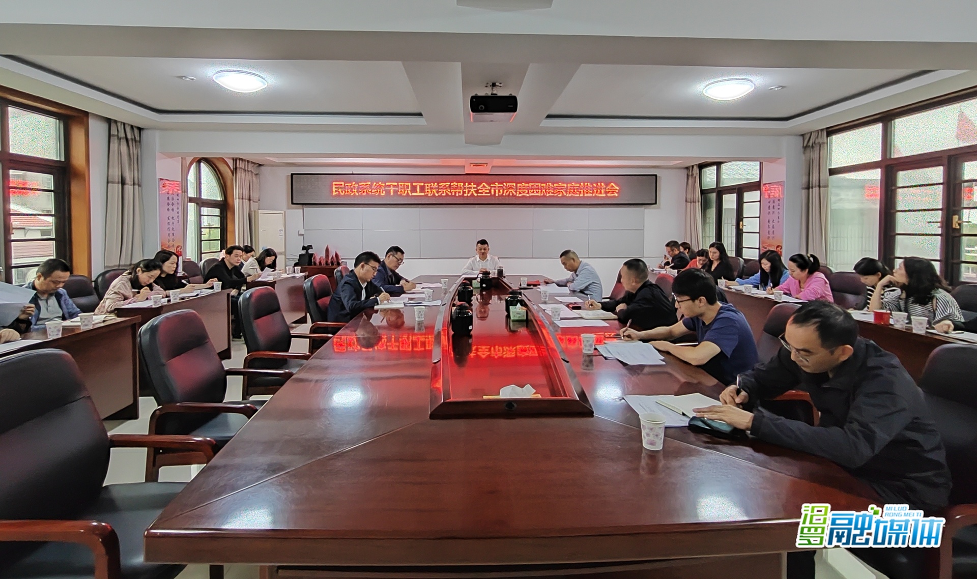 汨罗民政系统干职工联系帮扶157户深度困难家庭