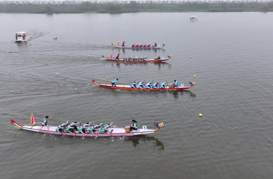 【新华社】第13届中国大学生龙舟锦标赛在汨罗开赛