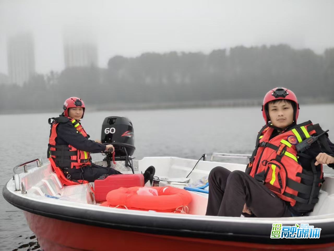 千桨竞发，安全护航！汨罗应急力量织密龙舟赛“安全网”