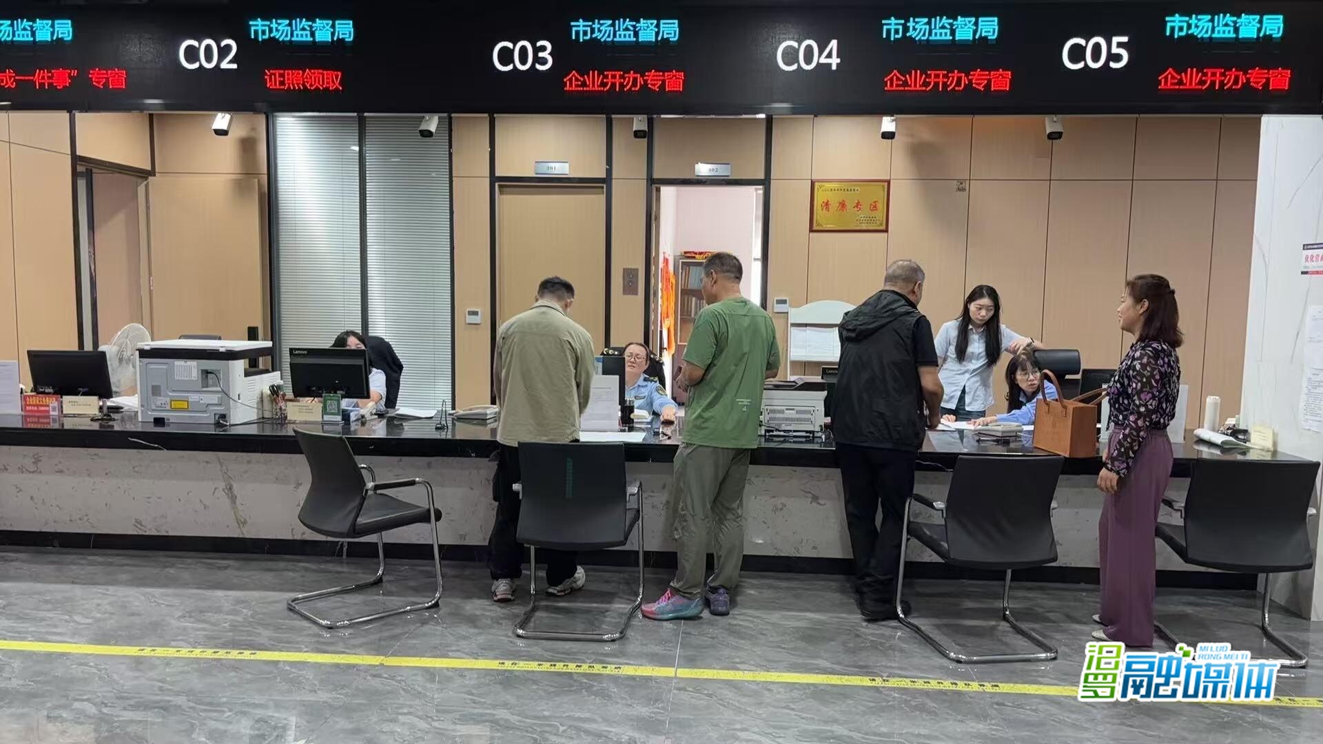 汨罗政务服务再提速！个人独资加油站“零延时”升级为有限公司