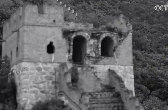 烈士纪念日向人民英雄敬献花篮仪式举行