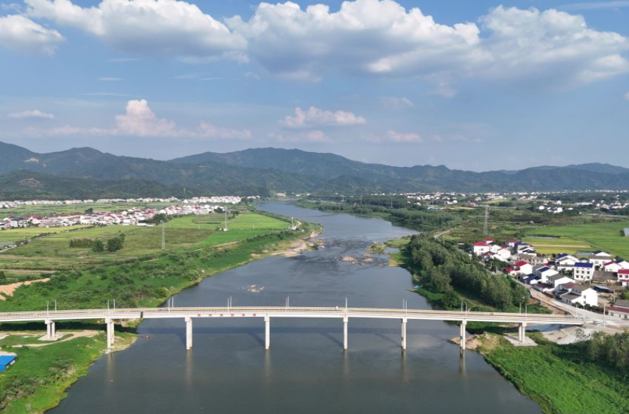 【新华社】湖南汨罗：长乐大桥建成通车 两岸10万群众出行更便捷