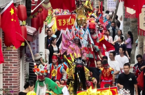 【学习强国】非遗传承丨汨罗市：200少年高跷舞动长乐，为祖国送上最“高”祝福