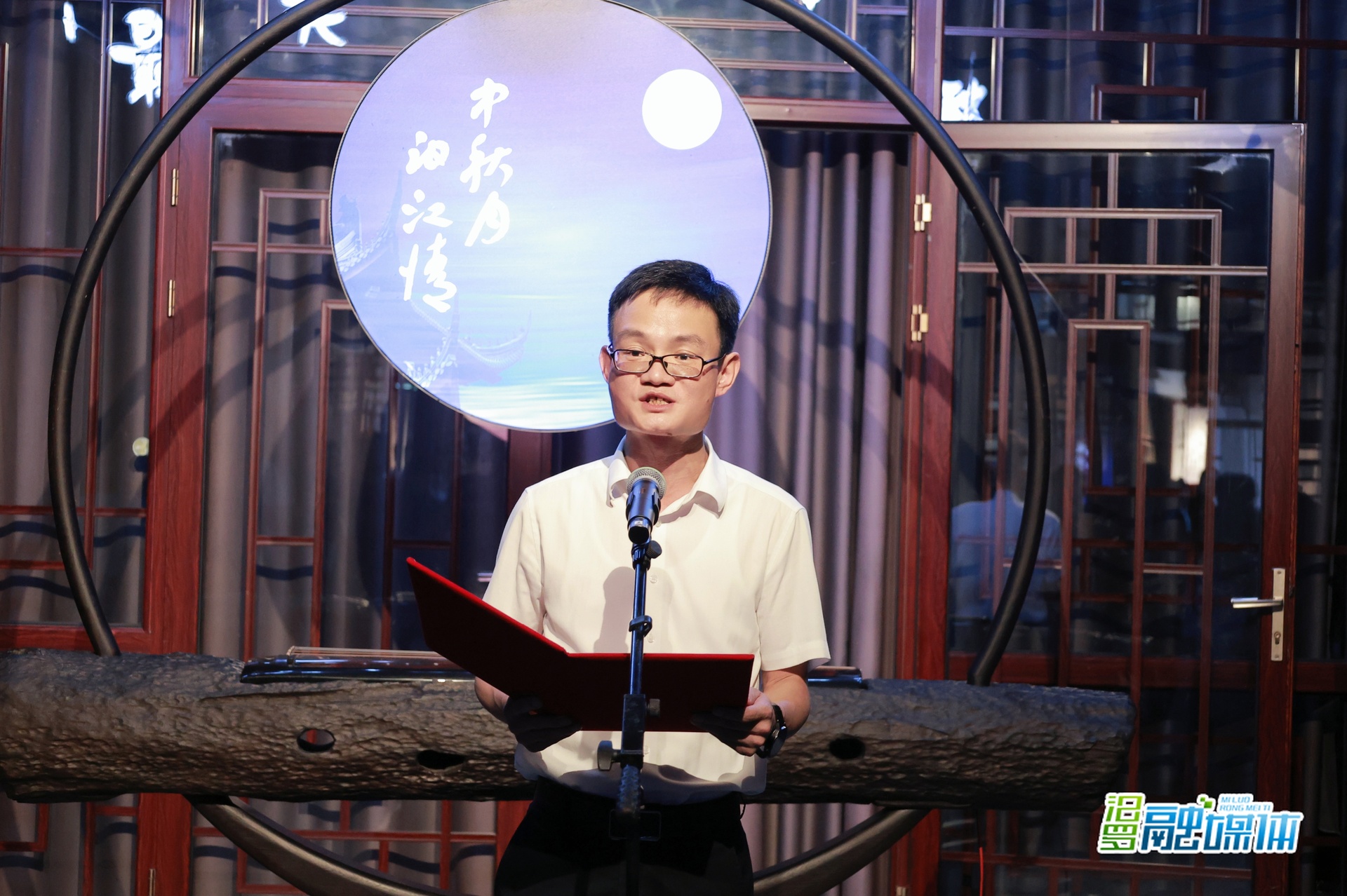 汨罗举办“中秋月·汨江情”文艺界中秋雅集 寓外乡友共话乡愁