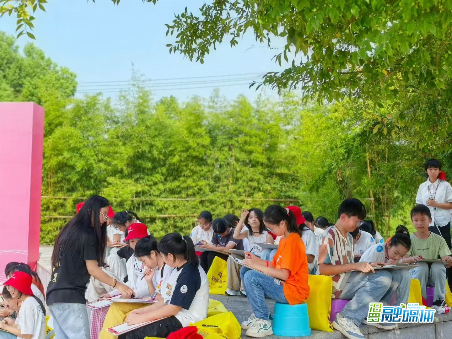 汨罗市文化馆党支部联合浩维美术学校开展主题研学教育活动