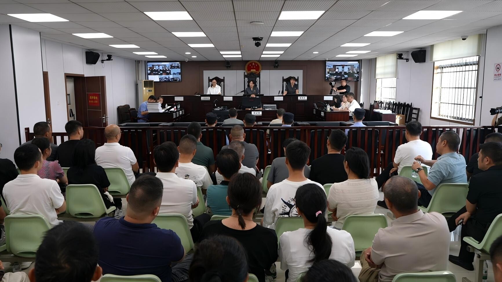一堂“沉浸式”廉政课！汨罗国资系统现场旁听庭审敲响警钟